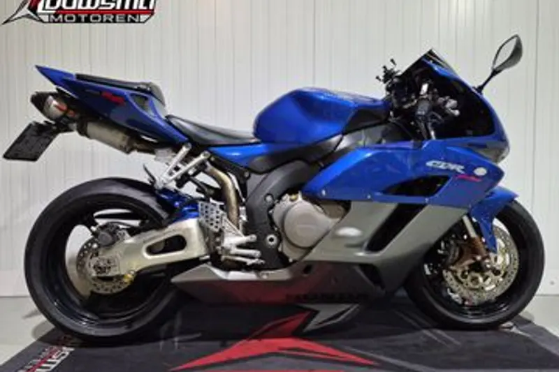 Honda CBR 1000 RR Fireblade (2005)