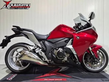 Honda VFR 1200 F (2010) — foto 1