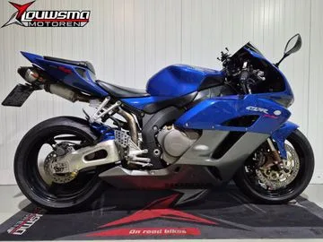 Honda CBR 1000 RR Fireblade (2005) — foto 1