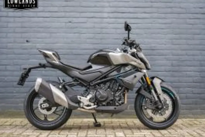 CFMoto 450 NK Nebula Black aan verlanglijst (2026)