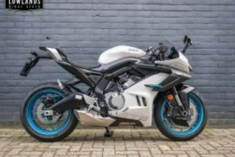 CFMoto 675 SR-R Nebula White aan verlanglijst (2026)