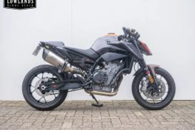 KTM 890 Duke (2021)