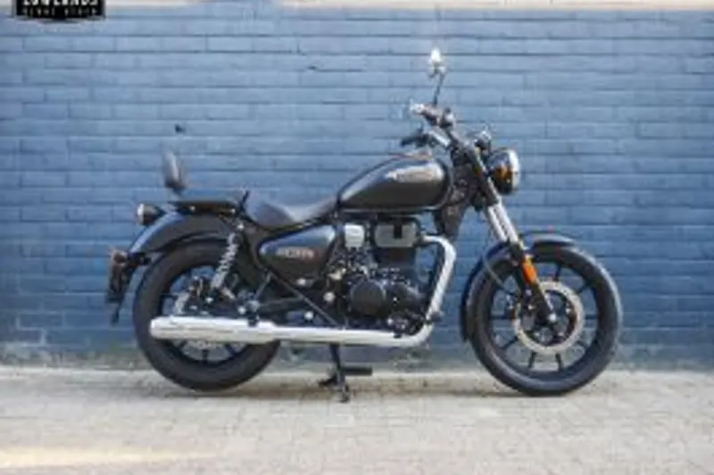 Royal Enfield Meteor Stellar Black aan verlanglijst (2026)