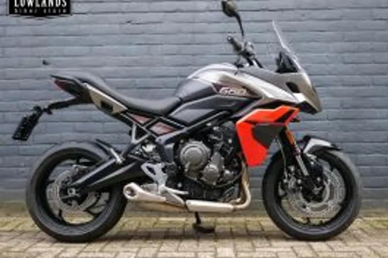Triumph Tiger 660 Sport Silver Ice / Orange aan verlanglijst (2026)