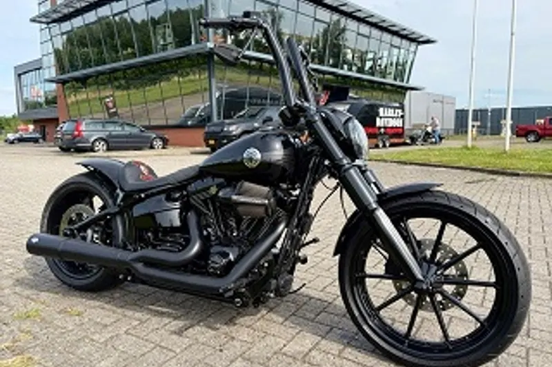 Harley-Davidson Softail Breakout (2013)