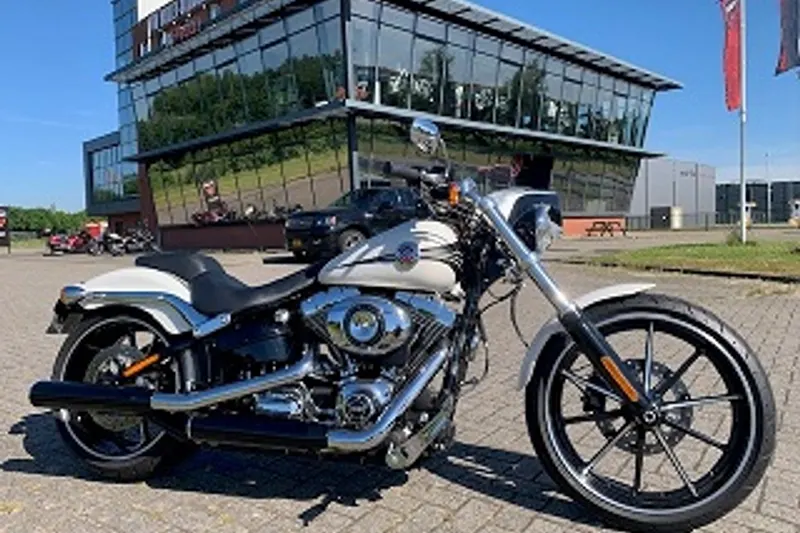 Harley-Davidson Softail Breakout (2014)