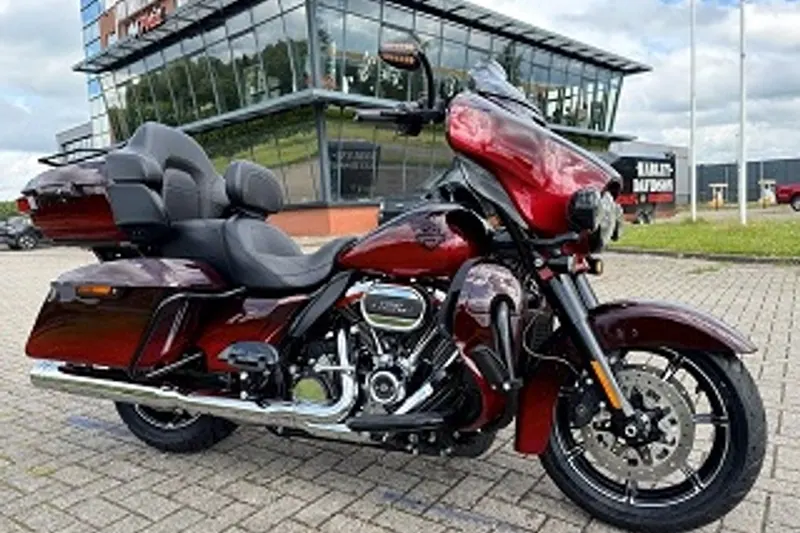 Harley-Davidson CVO STREETGLIDE LIMITED FULL OPTIONS (2018)