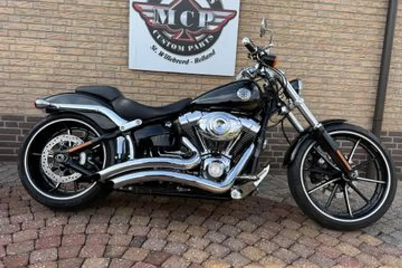 HARLEY-DAVIDSON BREAKOUT FXSB (2015)