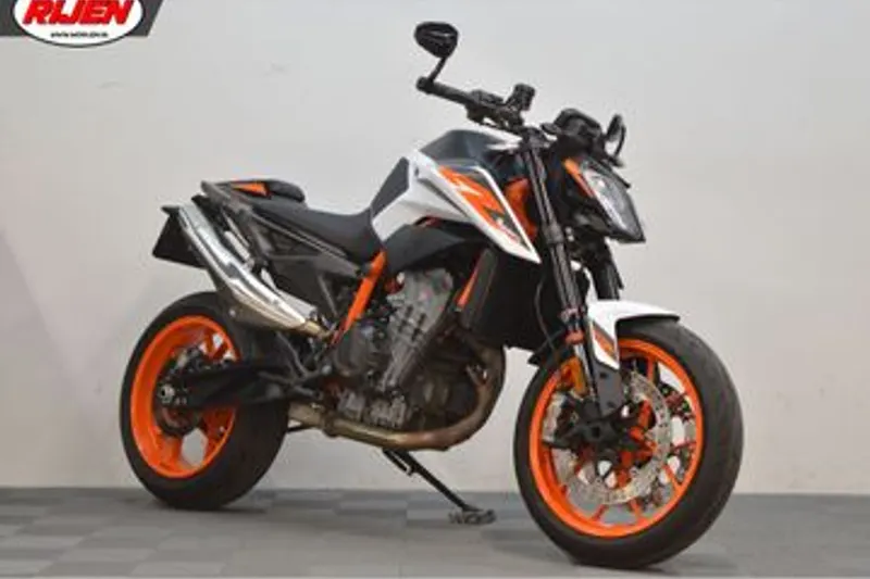 KTM 890 Duke (2021)