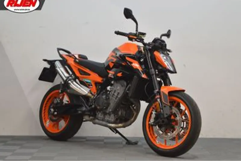 KTM 890 Duke (2022)