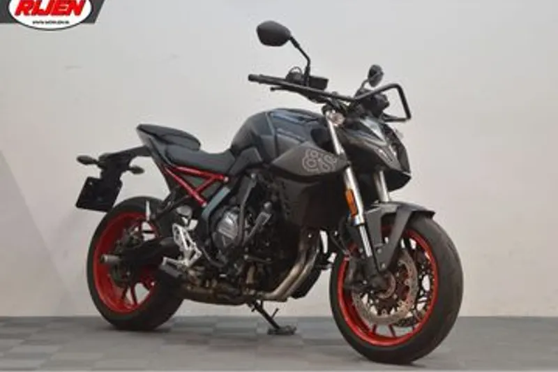 Suzuki GSX-8S (2025)