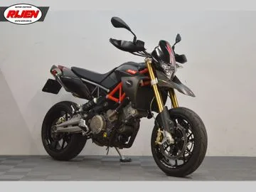 APRILIA DORSODURO 750 FACTORY CARBON (2011) — foto 1
