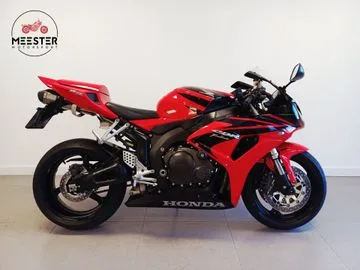 Honda CBR 1000 RR Fireblade (2006) — foto 1