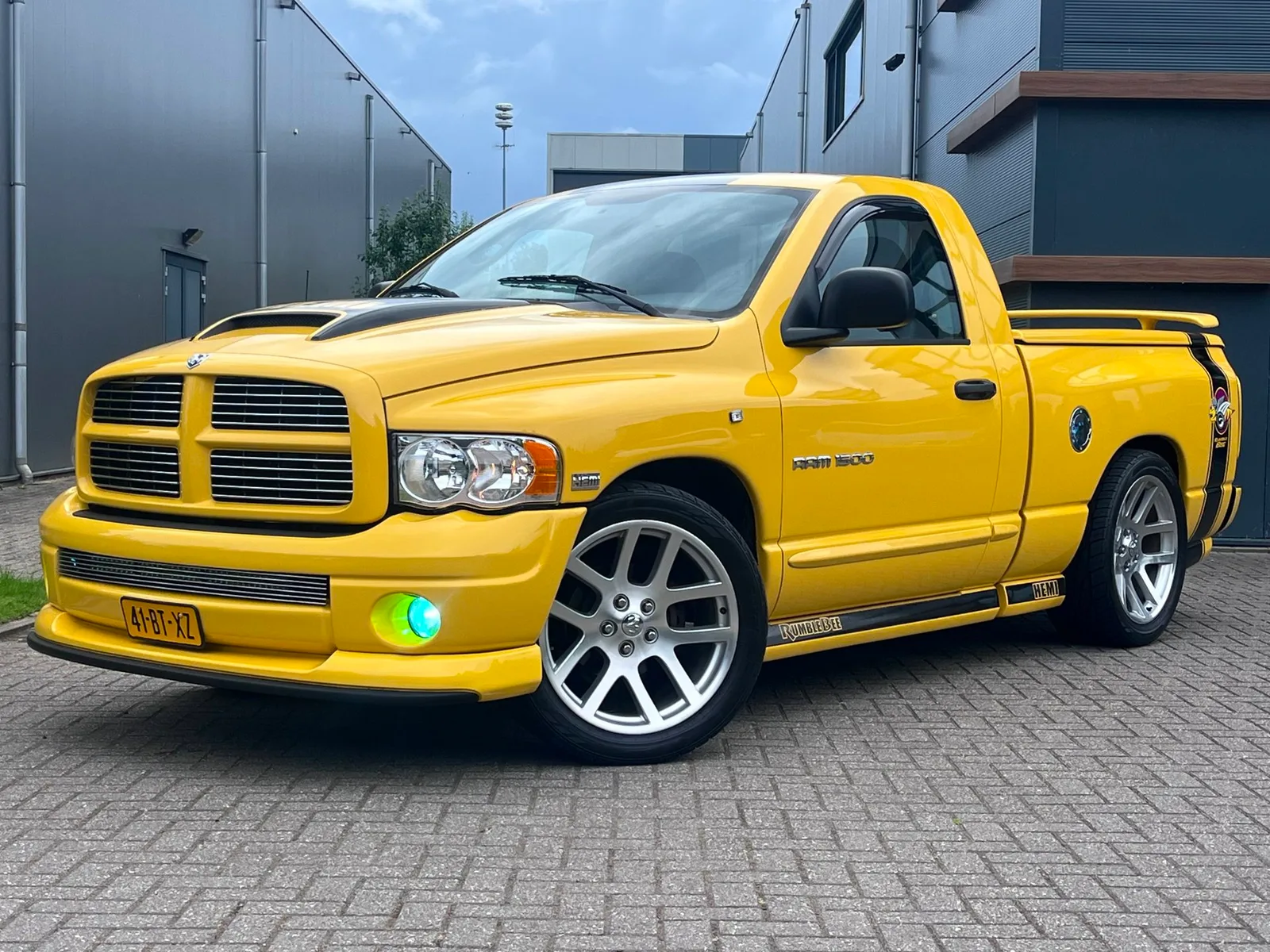 Dodge RAM 1500 (2004) — foto 1