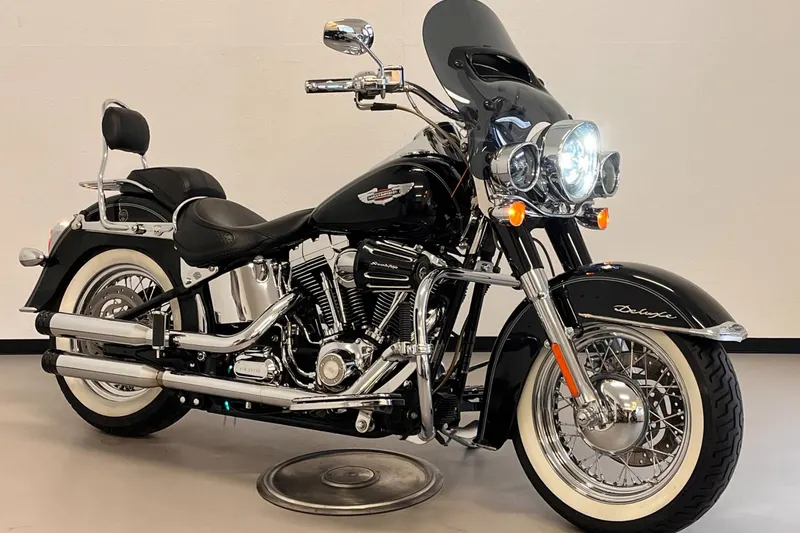 Harley-Davidson 96 FLSTN Softail Deluxe UNIEK EXEMPLAAR MET HEEL VEEL (2012)