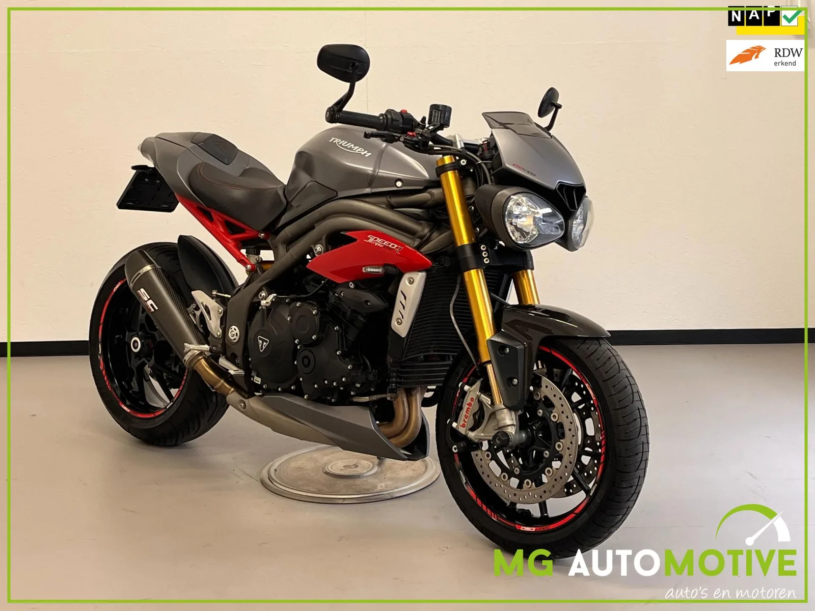 Triumph Speed TRIPLE R (2016) — foto 1