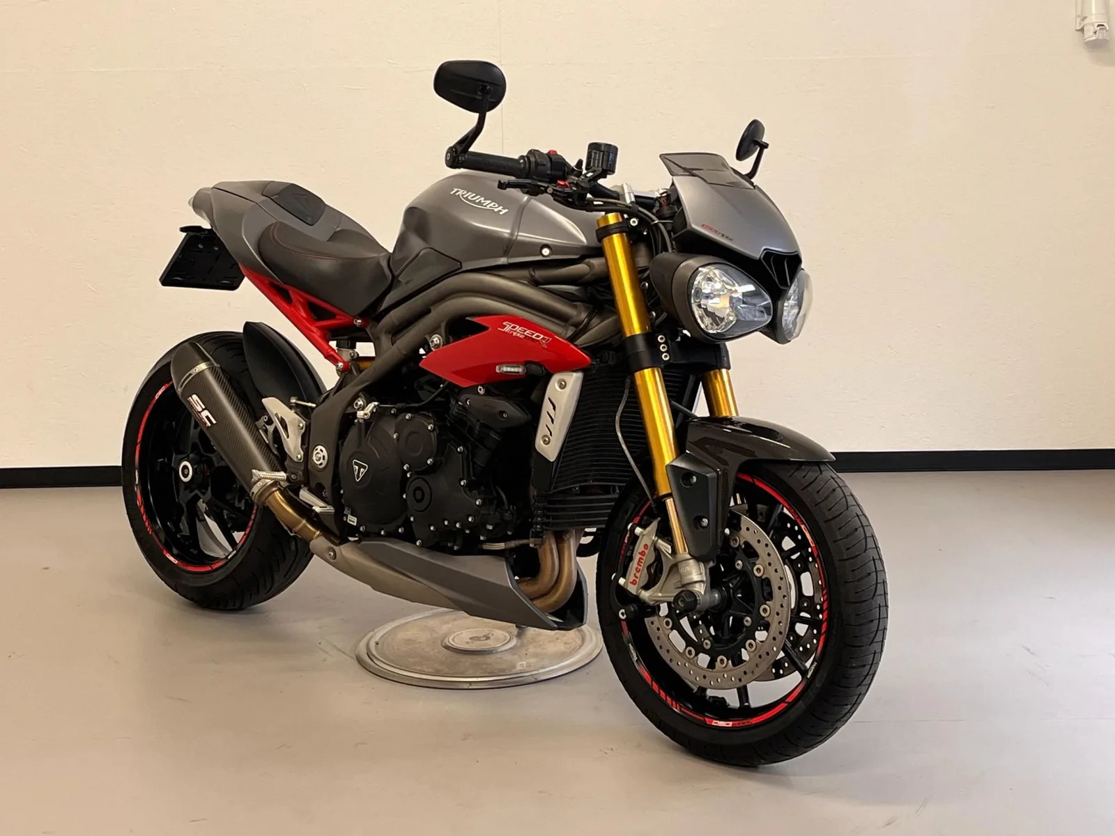 Triumph Speed TRIPLE R (2016) — foto 1