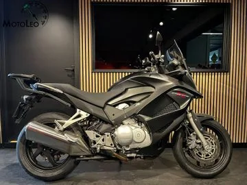 Honda VFR 800 X Crossrunner (2014) — foto 1