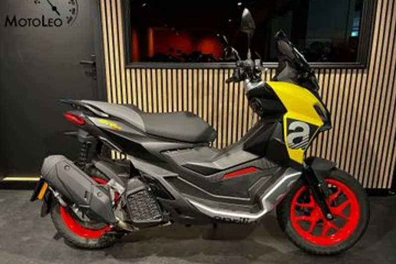 Aprilia SR GT 200 (2023)