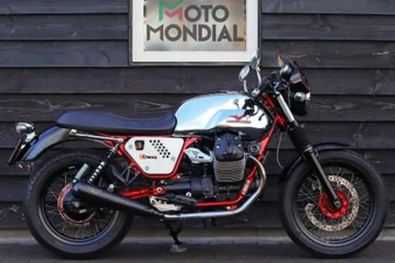 MOTO GUZZI V 7 RACER (2013)
