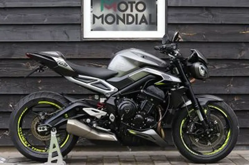 TRIUMPH STREET TRIPLE R (2024)