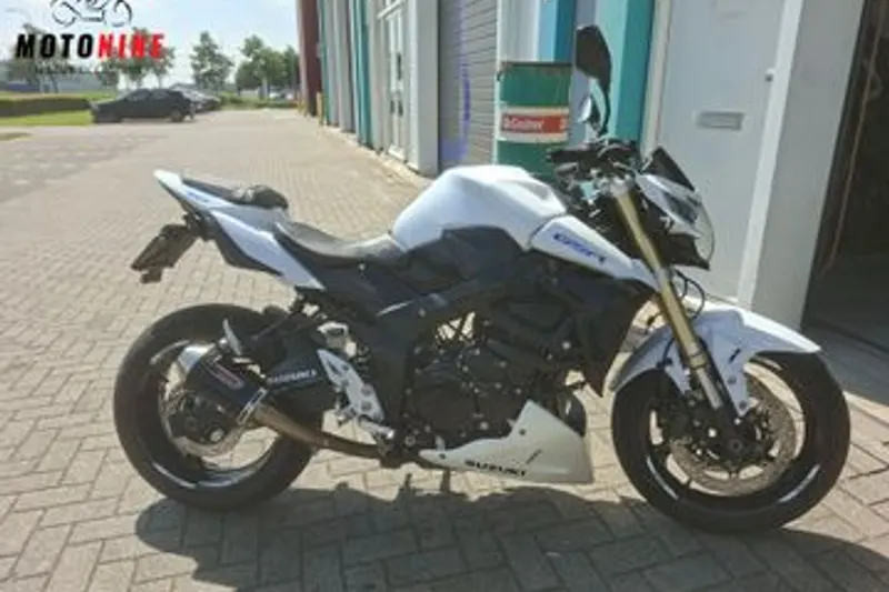 Suzuki GSR 750 (2011)