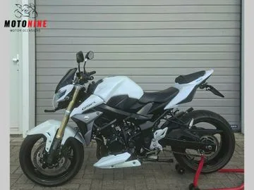 Suzuki GSR750 (2011) — foto 1