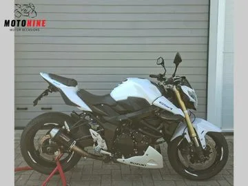 Suzuki GSR750 (2011) — foto 1