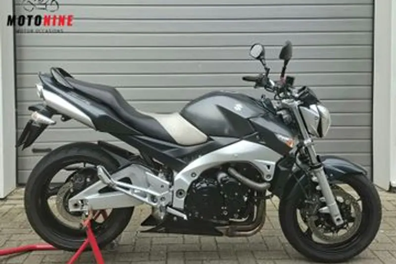Suzuki GSR600 (2006)