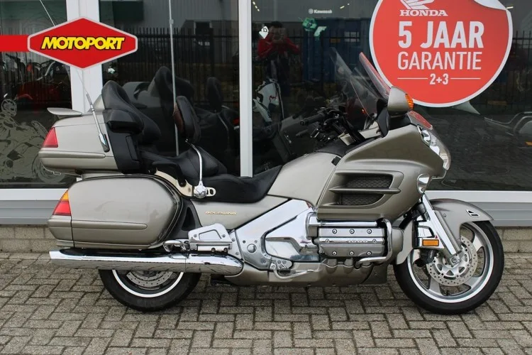 Honda GL 1800 Goldwing (2002) — foto 1