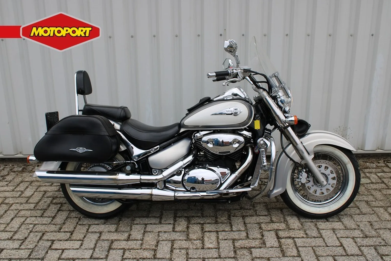 Suzuki VL 800 Intruder (2004) — foto 1