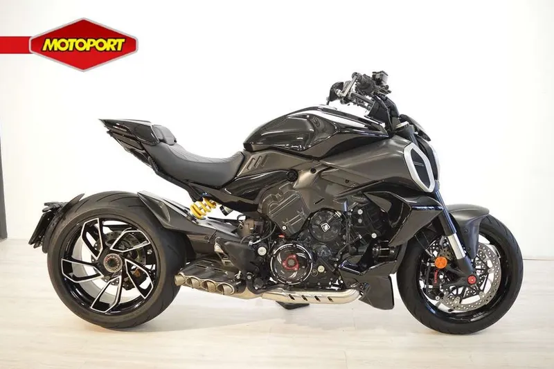 Ducati Diavel V4 (2023)