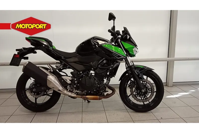 Kawasaki Z400 (2023)