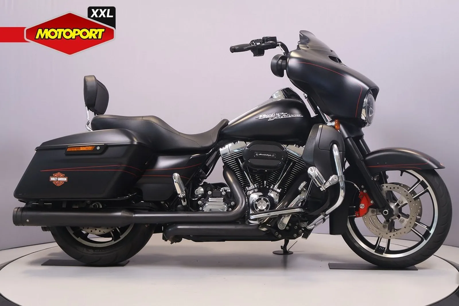Harley-Davidson Street Glide (2016) — foto 1
