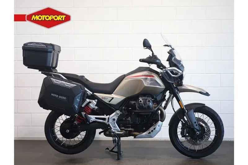 Moto Guzzi V85 TT Travel (2024)