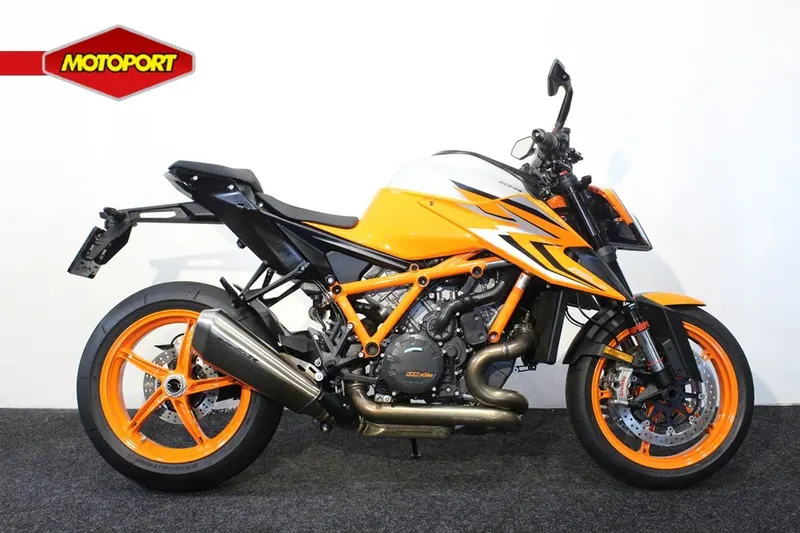 KTM 1290 SuperDuke R (2023)