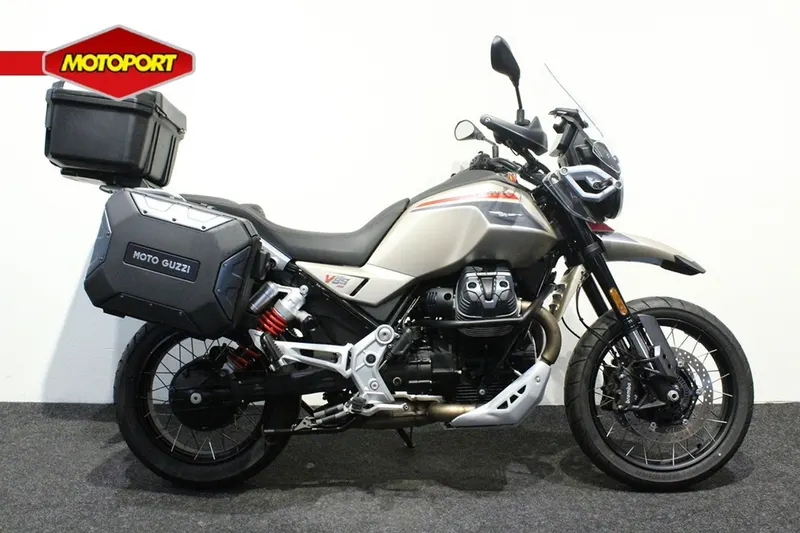 Moto Guzzi V85 TT Travel (2024)