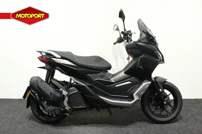 Aprilia SR GT 200 (2024)