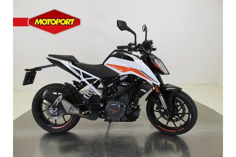 KTM 390 Duke (2022)