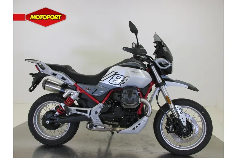 Moto Guzzi V85 TT (2024)