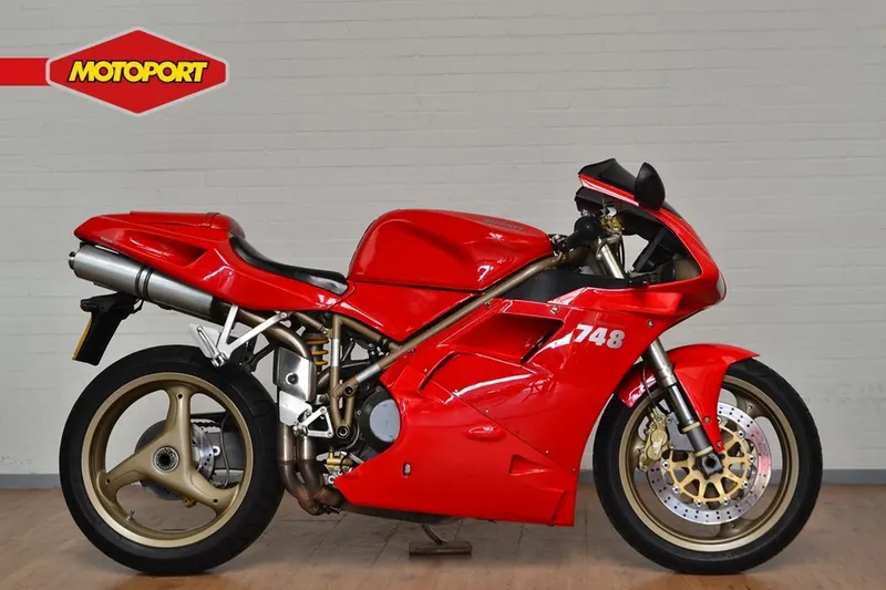 Ducati 748 (2000)