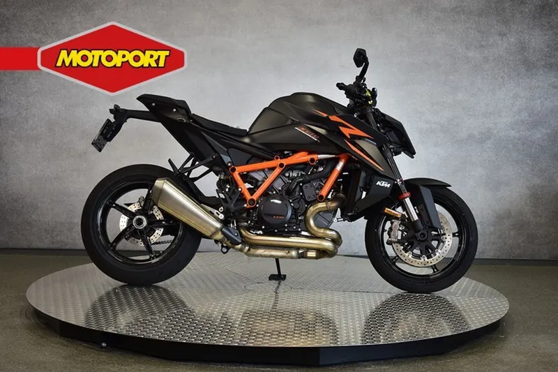 KTM 1390 Super Duke R (2024)