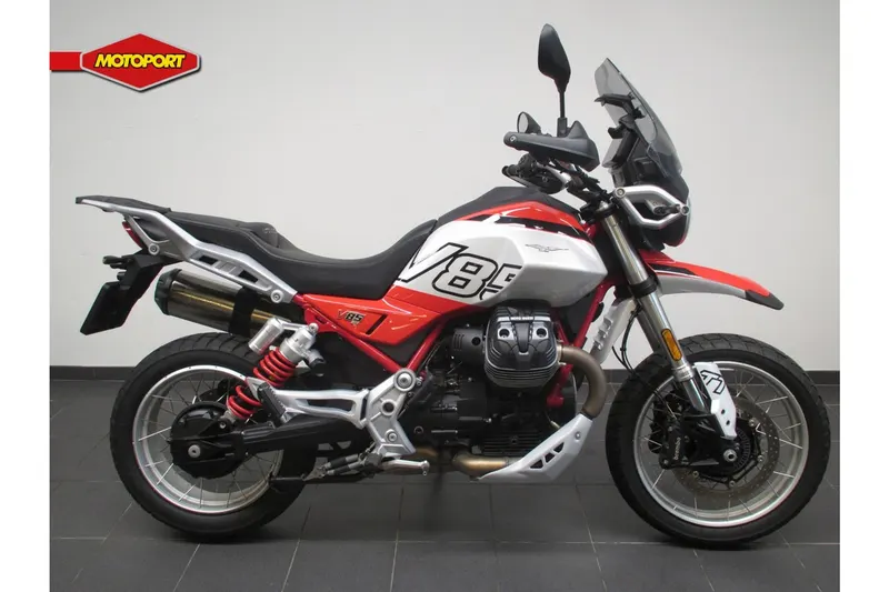 Moto Guzzi V85 TT (2024)