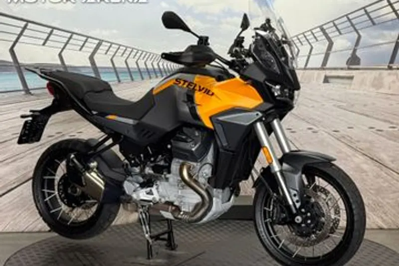 MOTO GUZZI STELVIO (2024)