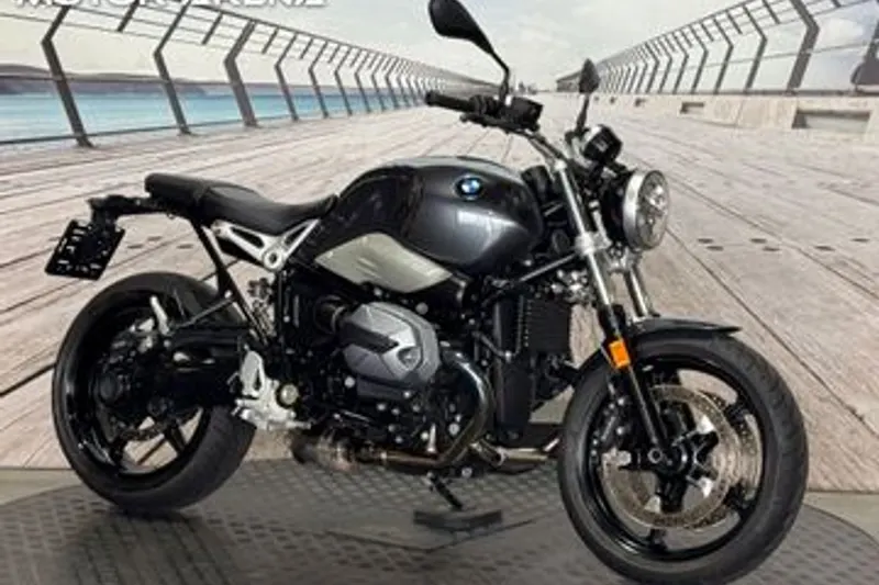 BMW R NINE T PURE (2024)