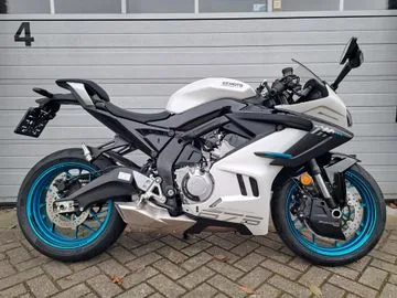 CFMoto 675SR-R (2026) — foto 1