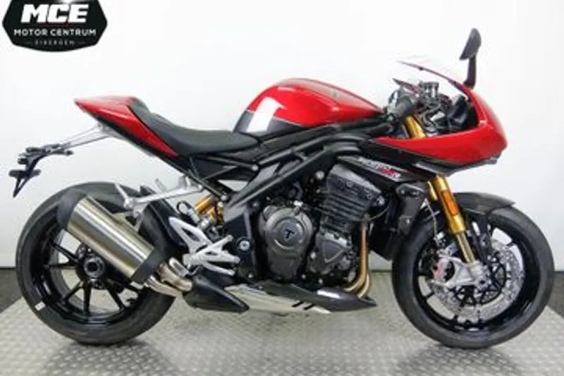 Triumph Speed Triple 1200 RR (2022)