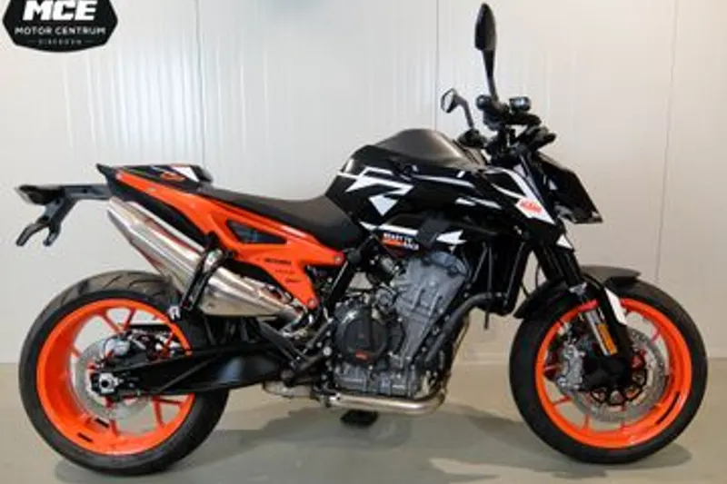 KTM 890 Duke (2023)