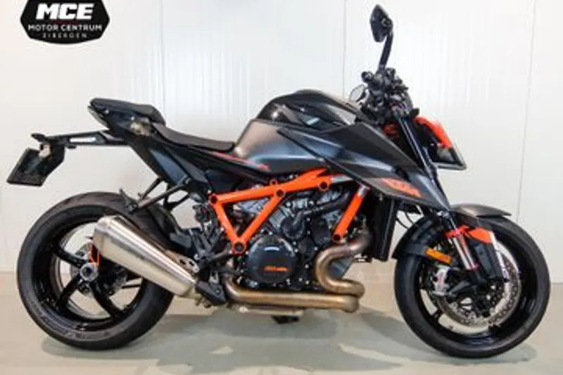 KTM 1290 SuperDuke R (2021)