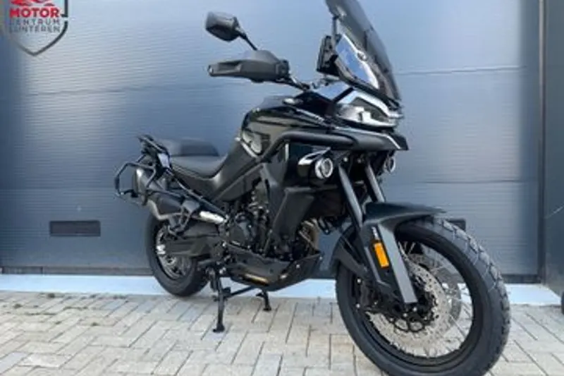 CFMOTO 800MT EXPLORER Triple Black (2026)